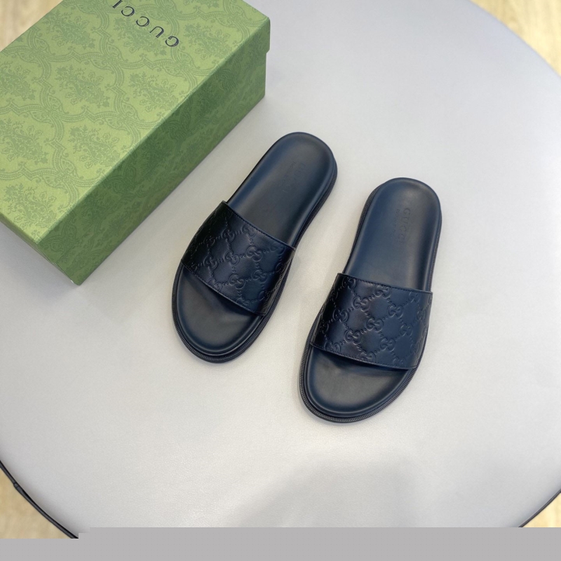 G*u*i slippers